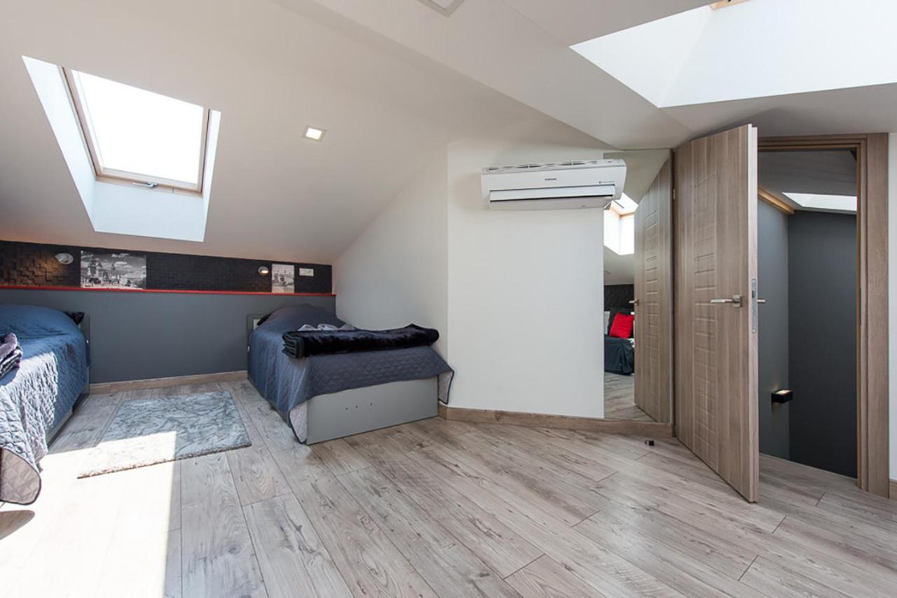 Cozy And Large 62 M2 Apartment With Air Conditioning, Old Town Krakow Bagian luar foto