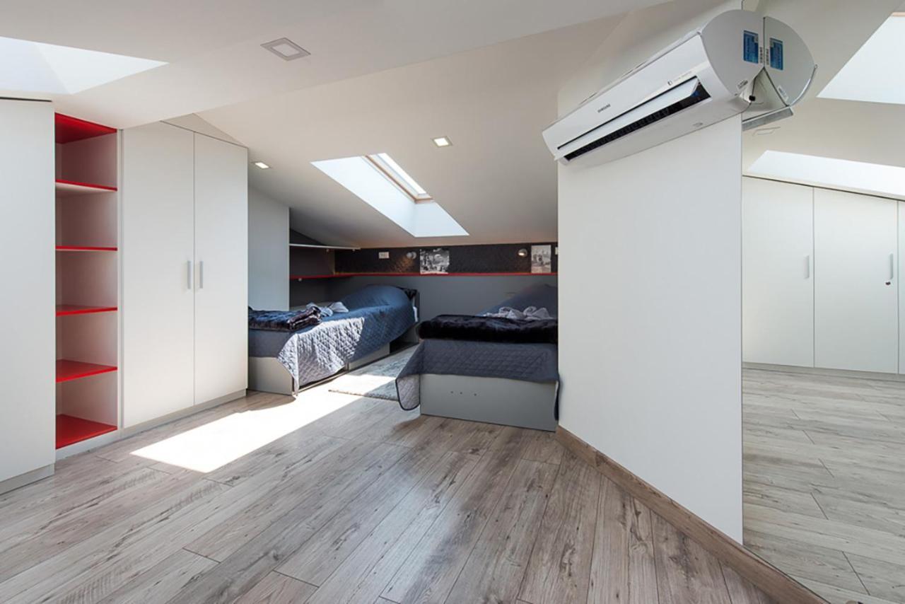 Cozy And Large 62 M2 Apartment With Air Conditioning, Old Town Krakow Bagian luar foto
